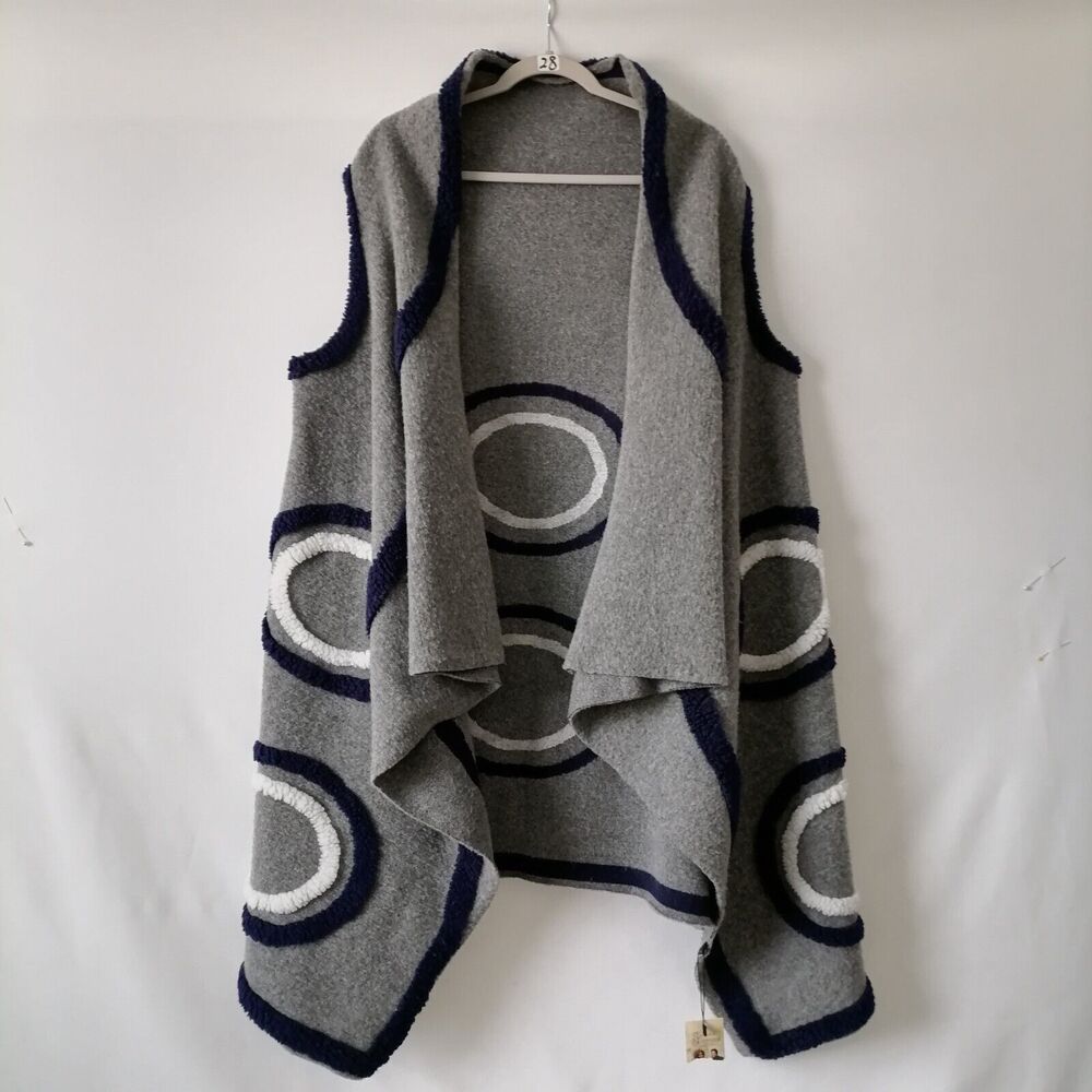 NWT Essential Elements Gray Open Front Textured Circle Knitted Swing Vest OS